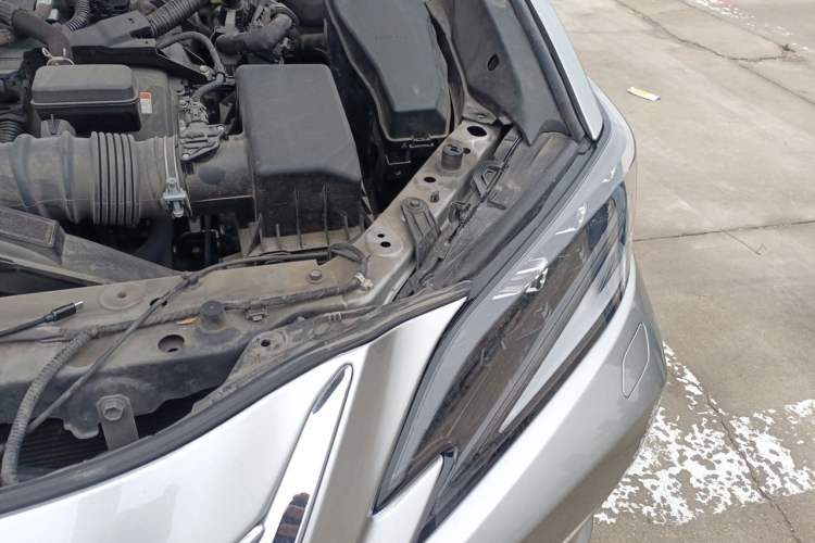 Used Lexus ES 2021 300h Deluxe Edition Engine Bay Left