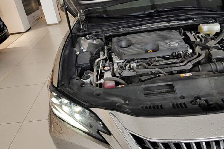 Used Lexus ES 2021 300h Deluxe Edition Engine Bay Right