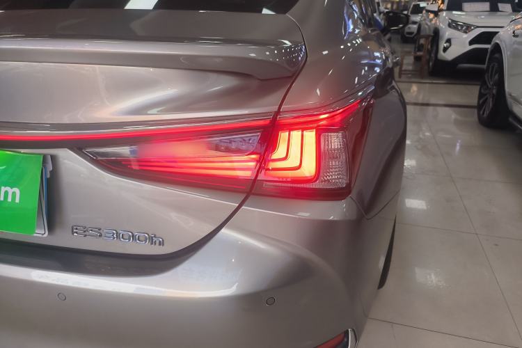 Used Lexus ES 2021 300h Excellence Edition Exterior 3
