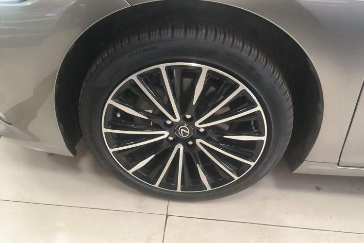Used Lexus ES 2021 300h Excellence Edition Exterior 4