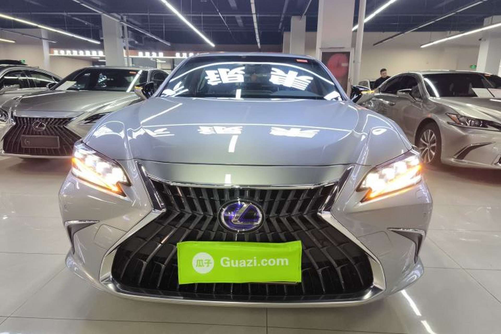 Used Lexus ES 2021 300h Deluxe Edition Front