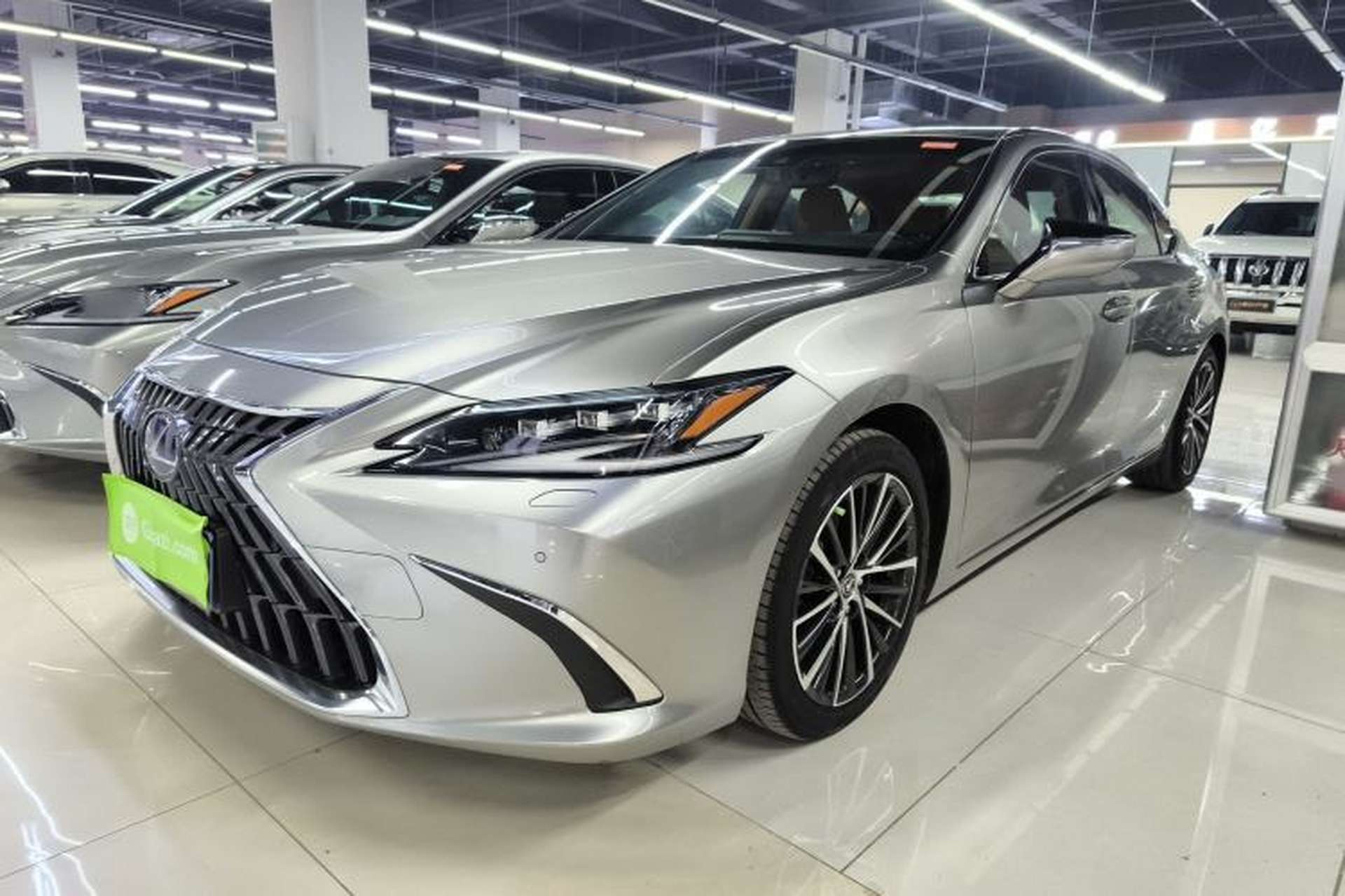 Used Lexus ES 2021 300h Deluxe Edition Front Left 45 Deg