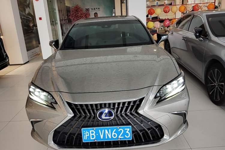 Used Lexus ES 2021 300h Deluxe Edition Front