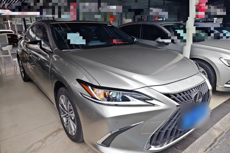 Used Lexus ES 2021 260 Excellence Edition Front Right 45 Deg