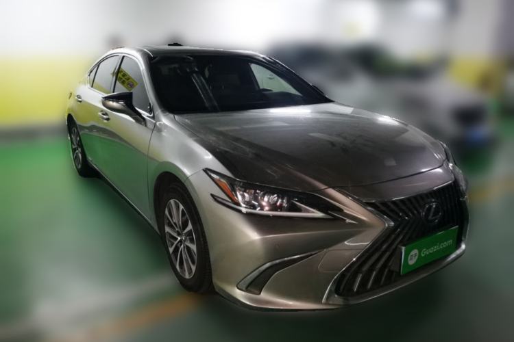 Used Lexus ES 2021 300h Excellence Edition Front Right 45 Deg