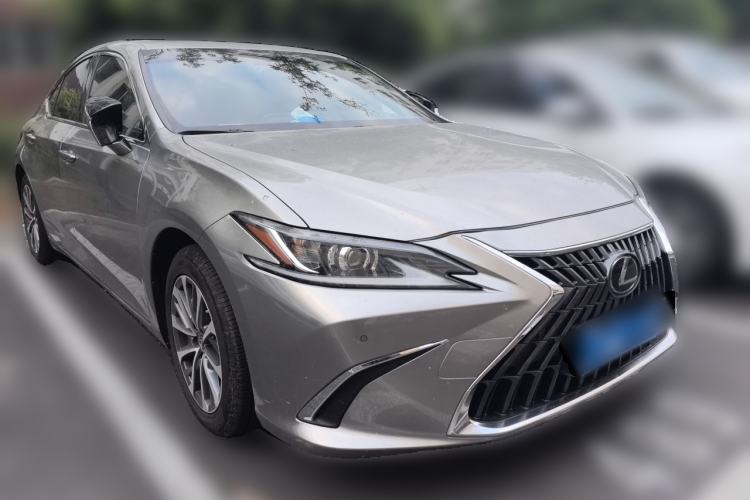 Used Lexus ES 2021 200 Excellence Edition Front Right 45 Deg