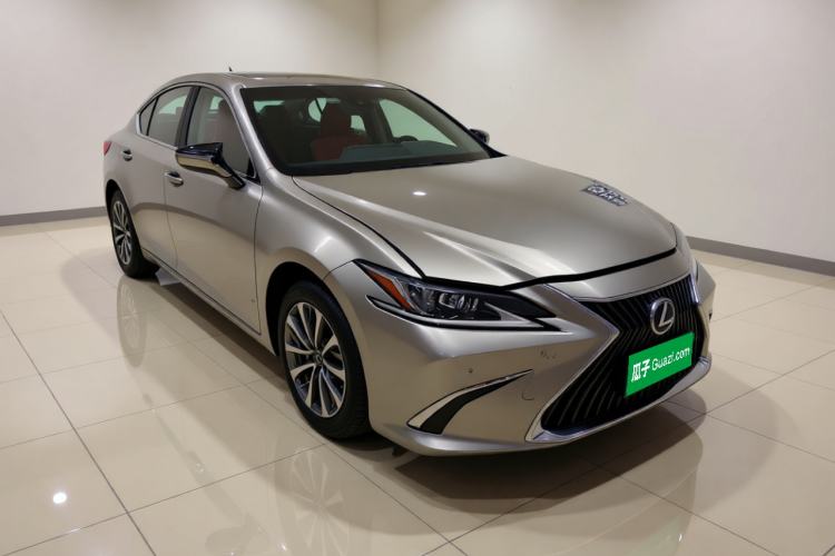 Used Lexus ES 2021 200 Excellence Edition Front Right 45 Deg