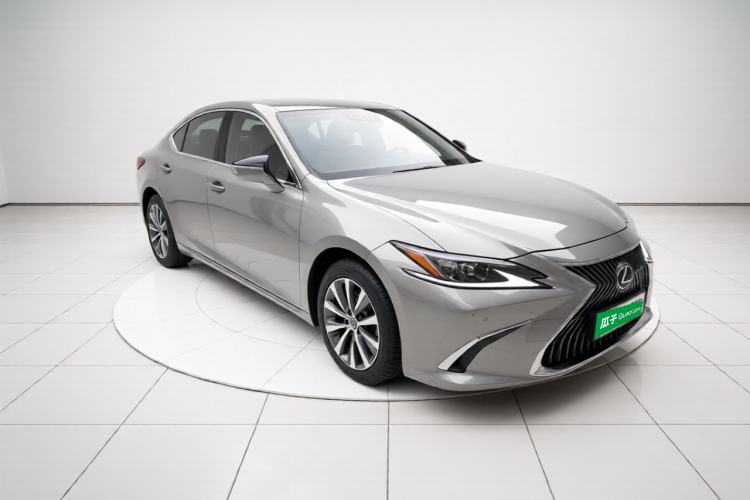 Used Lexus ES 2021 200 Luxury Edition Front Right 45 Deg