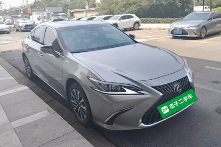 Used Lexus ES 2021 200 Excellence Edition Front Right 45 Deg