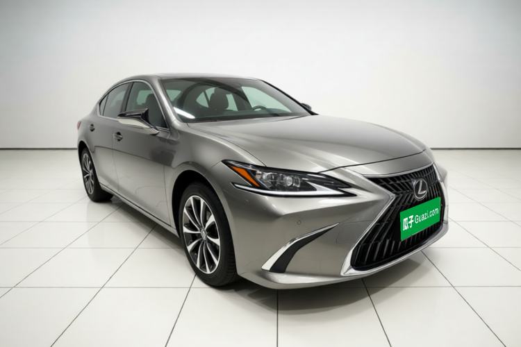 Used Lexus ES 2021 200 Excellence Edition Front Right 45 Deg
