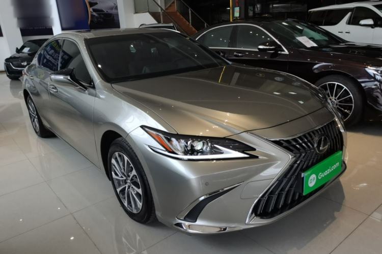 Used Lexus ES 2021 200 Excellence Edition Front Right 45 Deg