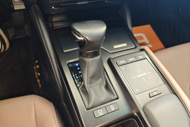 Used Lexus ES 2021 260 Excellence Edition Gear Lever