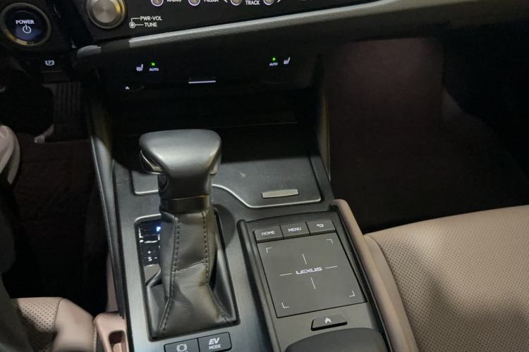 Used Lexus ES 2021 300h Excellence Edition Gear Lever