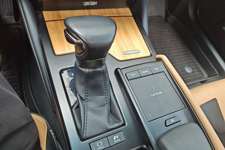 Used Lexus ES 2021 300h Executive Edition Gear Lever