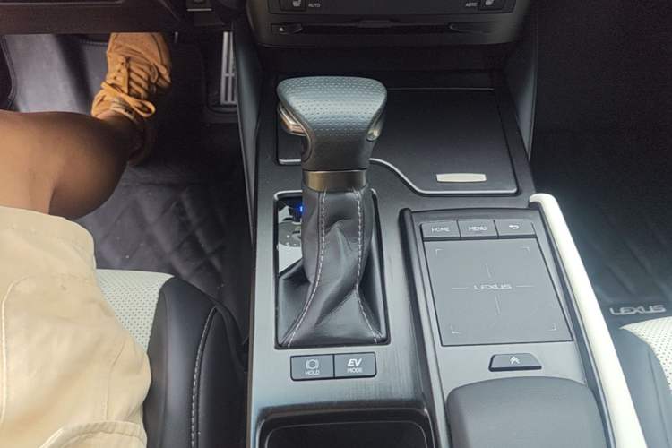 Used Lexus ES 2021 300h F SPORT Gear Lever