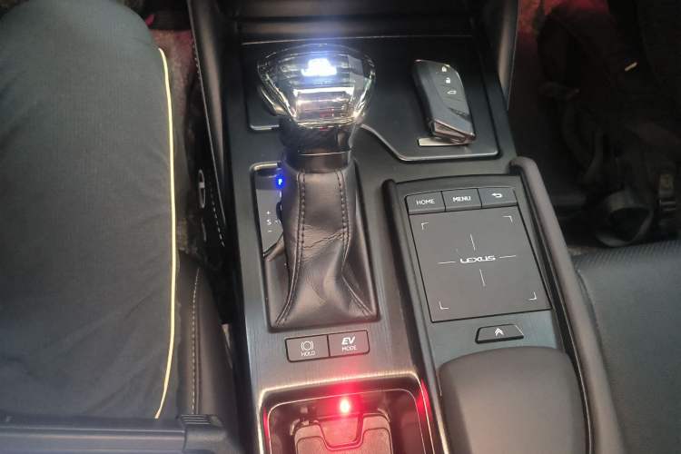Used Lexus ES 2021 300h Excellence Edition Gear Lever