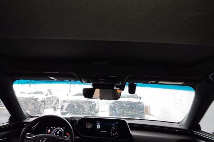 Used Lexus ES 2021 300h Deluxe Edition Headliner
