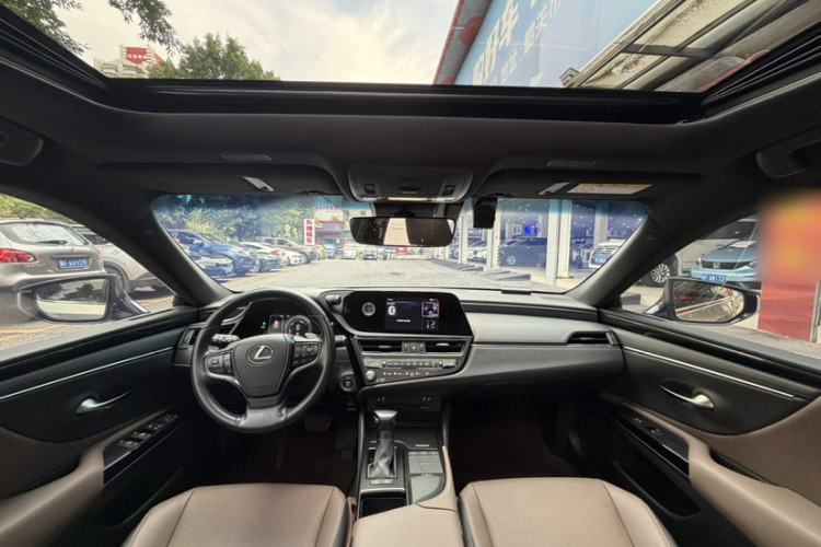 Used Lexus ES 2021 300h Excellence Edition Interior 1