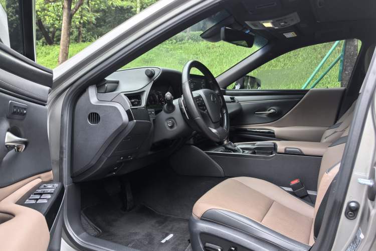 Used Lexus ES 2021 200 Luxury Edition Interior 1