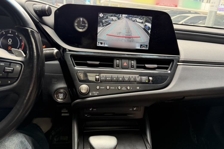 Used Lexus ES 2021 200 Excellence Edition Interior 11