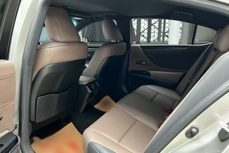 Used Lexus ES 2021 260 Excellence Edition Interior 2