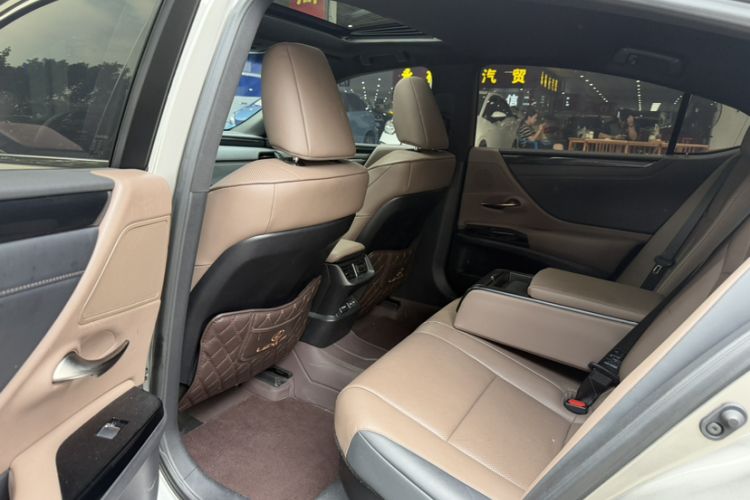 Used Lexus ES 2021 300h Excellence Edition Interior 2