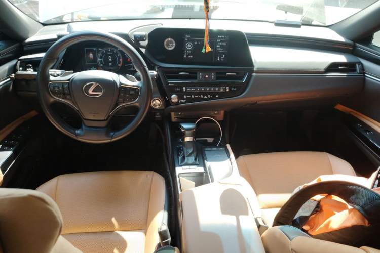 Used Lexus ES 2021 260 Excellence Edition Interior 2