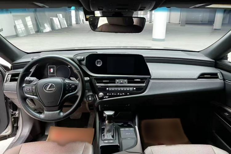 Used Lexus ES 2021 260 Excellence Edition Interior 3