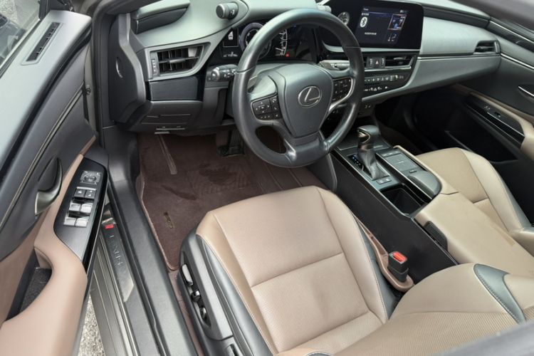 Used Lexus ES 2021 300h Excellence Edition Interior 3