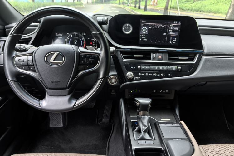 Used Lexus ES 2021 200 Luxury Edition Interior 3