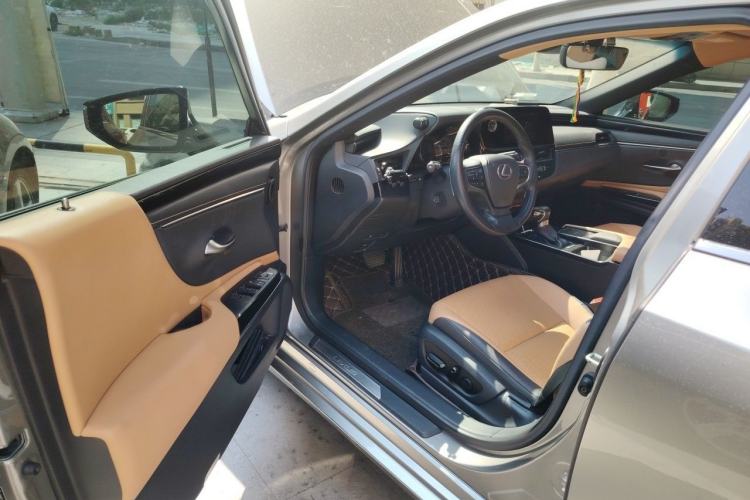 Used Lexus ES 2021 260 Excellence Edition Interior 3