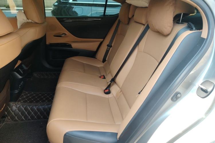 Used Lexus ES 2021 260 Excellence Edition Interior 4