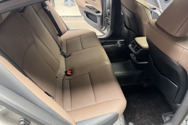 Used Lexus ES 2021 200 Excellence Edition Interior 4