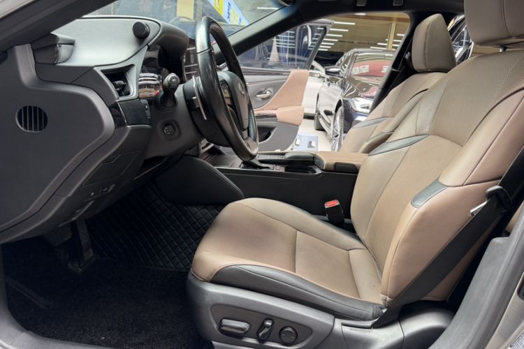 Used Lexus ES 2021 200 Excellence Edition Interior 5