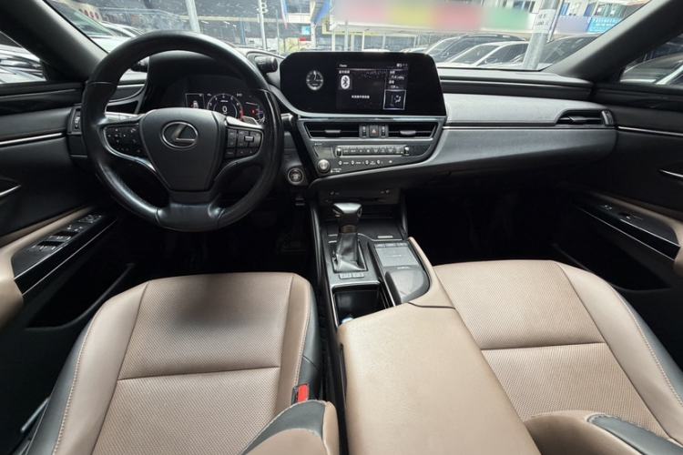 Used Lexus ES 2021 200 Excellence Edition Interior 7