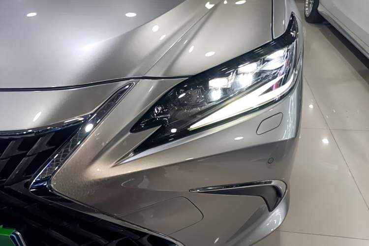 Used Lexus ES 2021 300h Deluxe Edition Left Front Headlight