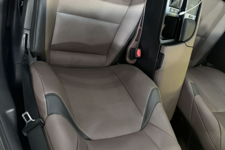 Used Lexus ES 2021 300h Excellence Edition Left Front Seat