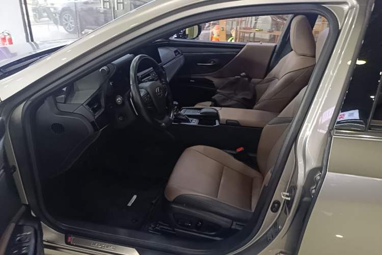 Used Lexus ES 2021 200 Luxury Edition Left Front Seat