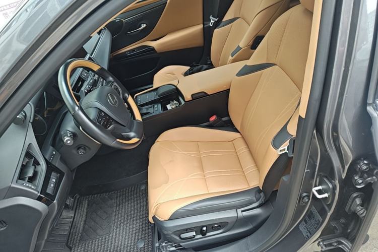 Used Lexus ES 2021 300h Executive Edition Left Front Seat