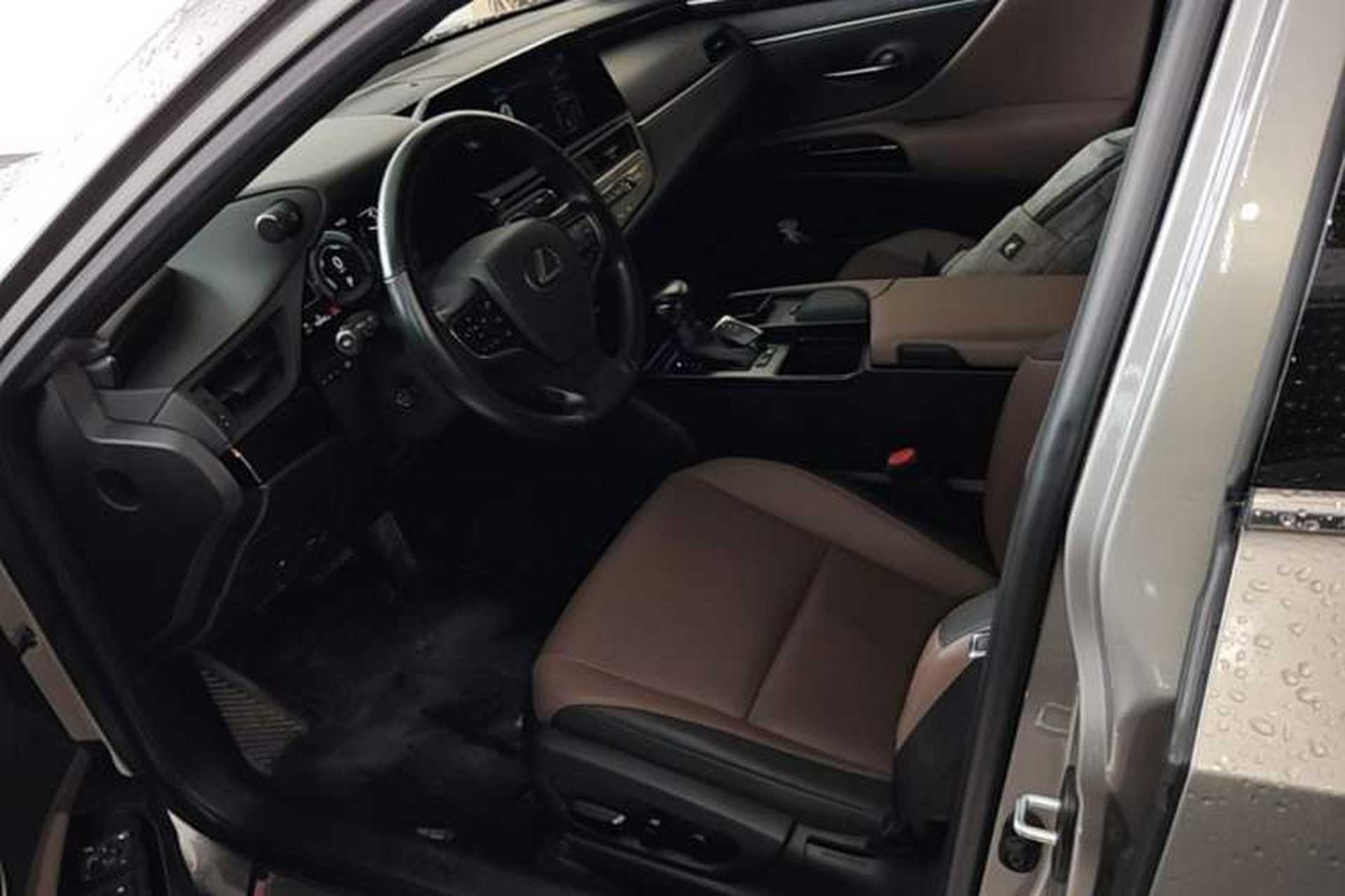Used Lexus ES 2021 300h Deluxe Edition Left Front Seat