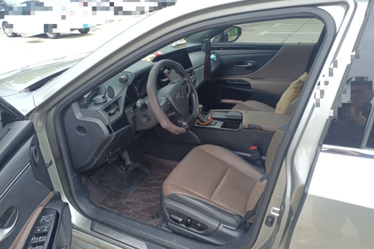 Used Lexus ES 2021 300h Deluxe Edition Left Front Seat