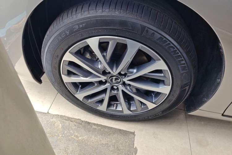 Used Lexus ES 2021 260 Excellence Edition Left Front Wheel Hub