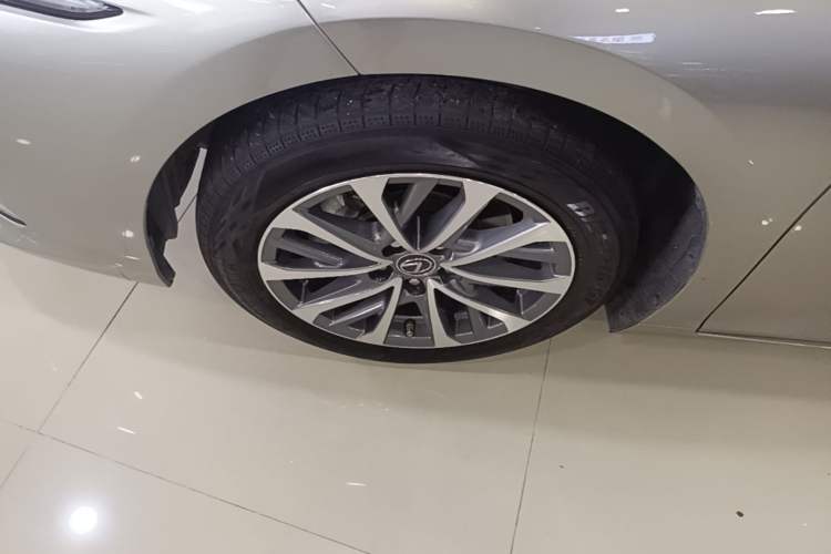 Used Lexus ES 2021 200 Luxury Edition Left Front Wheel Hub