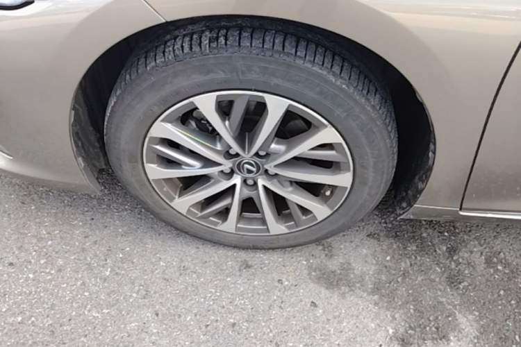 Used Lexus ES 2021 200 Excellence Edition Left Front Wheel Hub