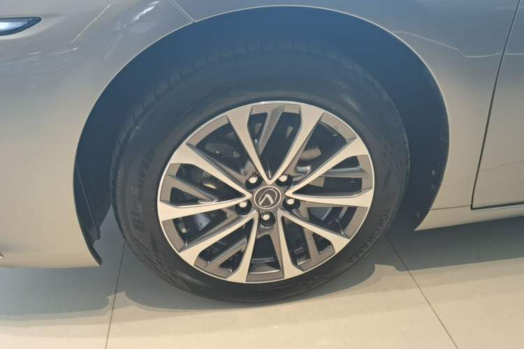 Used Lexus ES 2021 200 Excellence Edition Left Front Wheel Hub