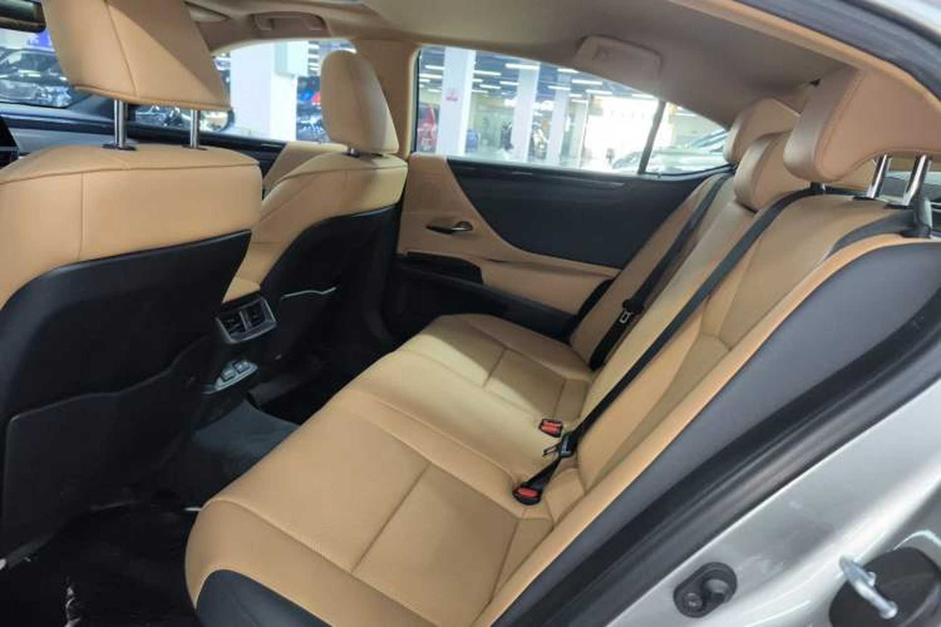 Used Lexus ES 2021 300h Deluxe Edition Left Rear Seat
