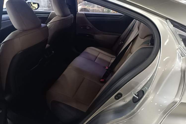 Used Lexus ES 2021 200 Luxury Edition Left Rear Seat