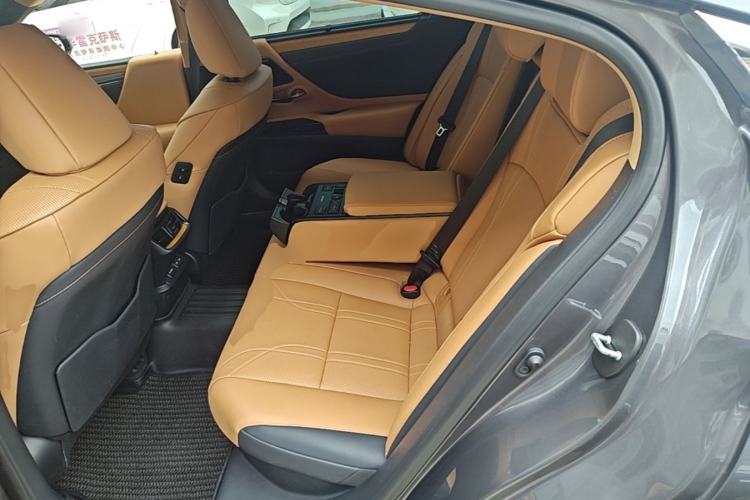 Used Lexus ES 2021 300h Executive Edition Left Rear Seat