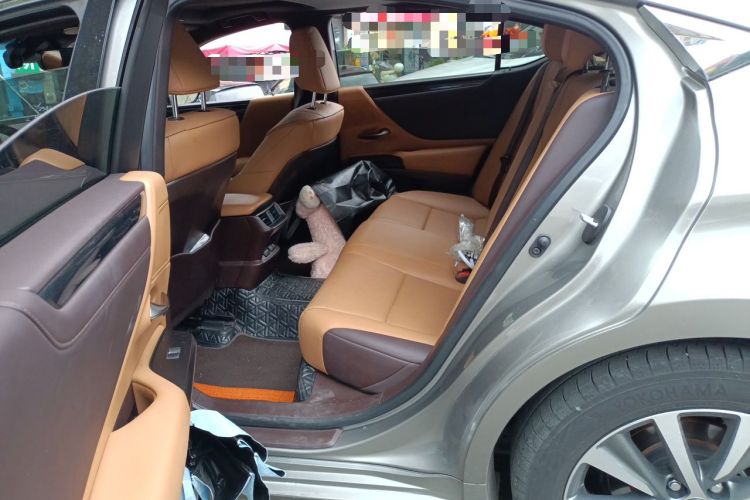 Used Lexus ES 2021 200 Luxury Edition Left Rear Seat