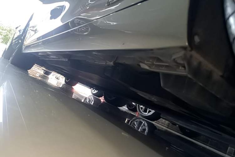 Used Lexus ES 2021 300h Deluxe Edition Left Side Sill